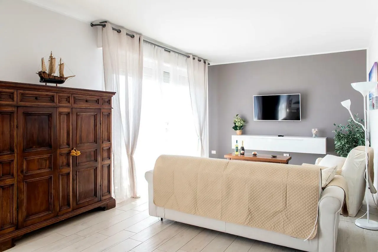 Appartamento Alex Vista Mare Lido di Camaiore Italy